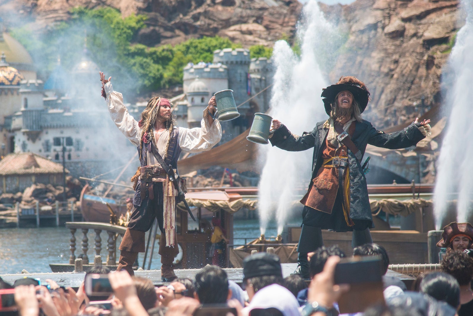 パイレーツ・サマーバトル“ゲット・ウェット！”  （C）Disney