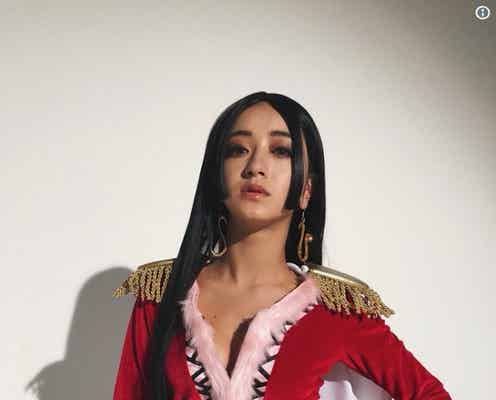 みちょぱ、美ボディ際立つ“ハンコック”コスプレに絶賛の声「かっこいい」「見下されたい」