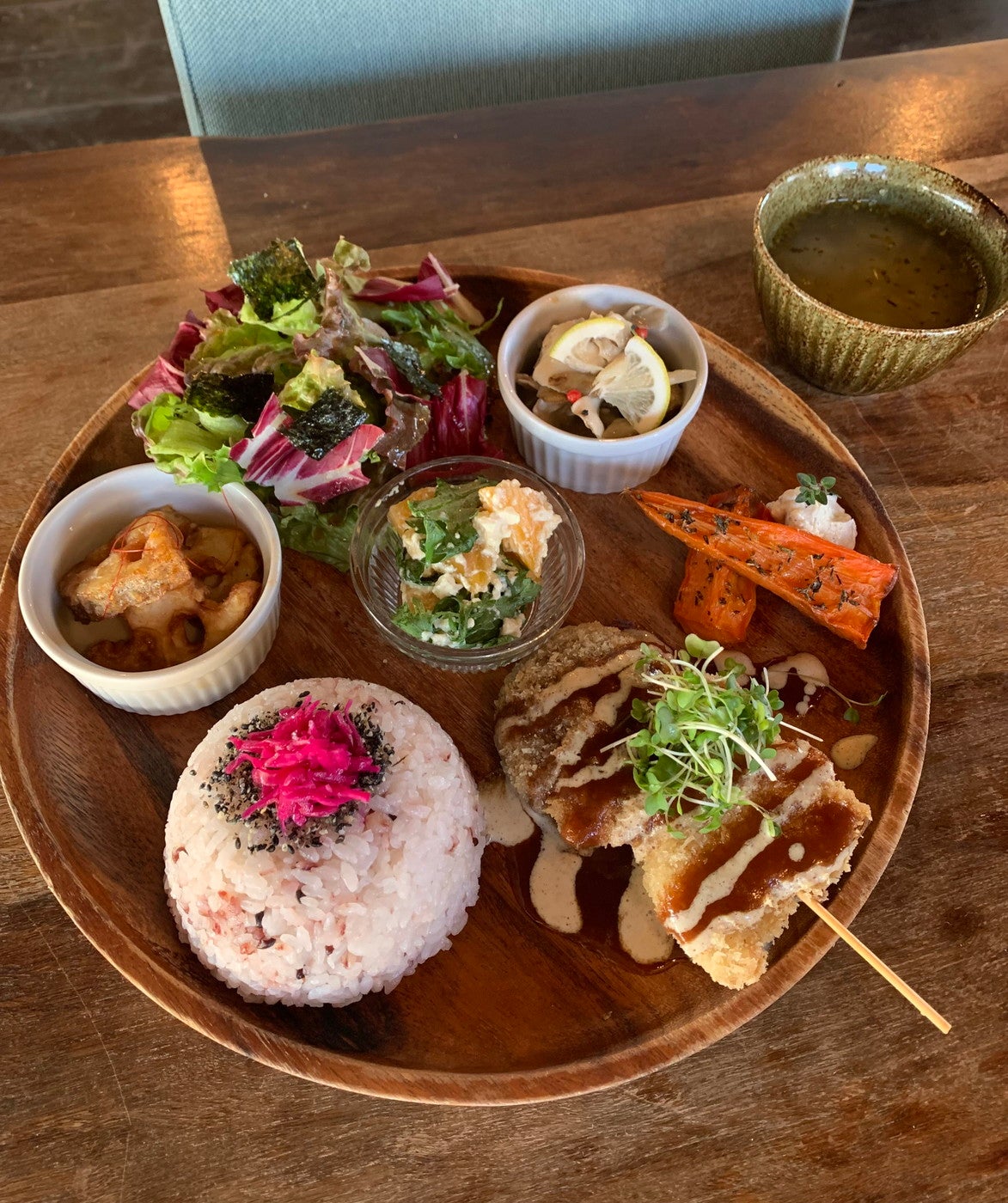 今週の彩りプレート税込1,375円／提供画像