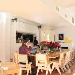 こぢんまりとしてローカル感のある店内(C)モデルプレス