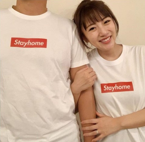 高橋みなみ、夫と「Stayhome」Tシャツペアルックで結婚1周年 「よめ・だんな」から変化