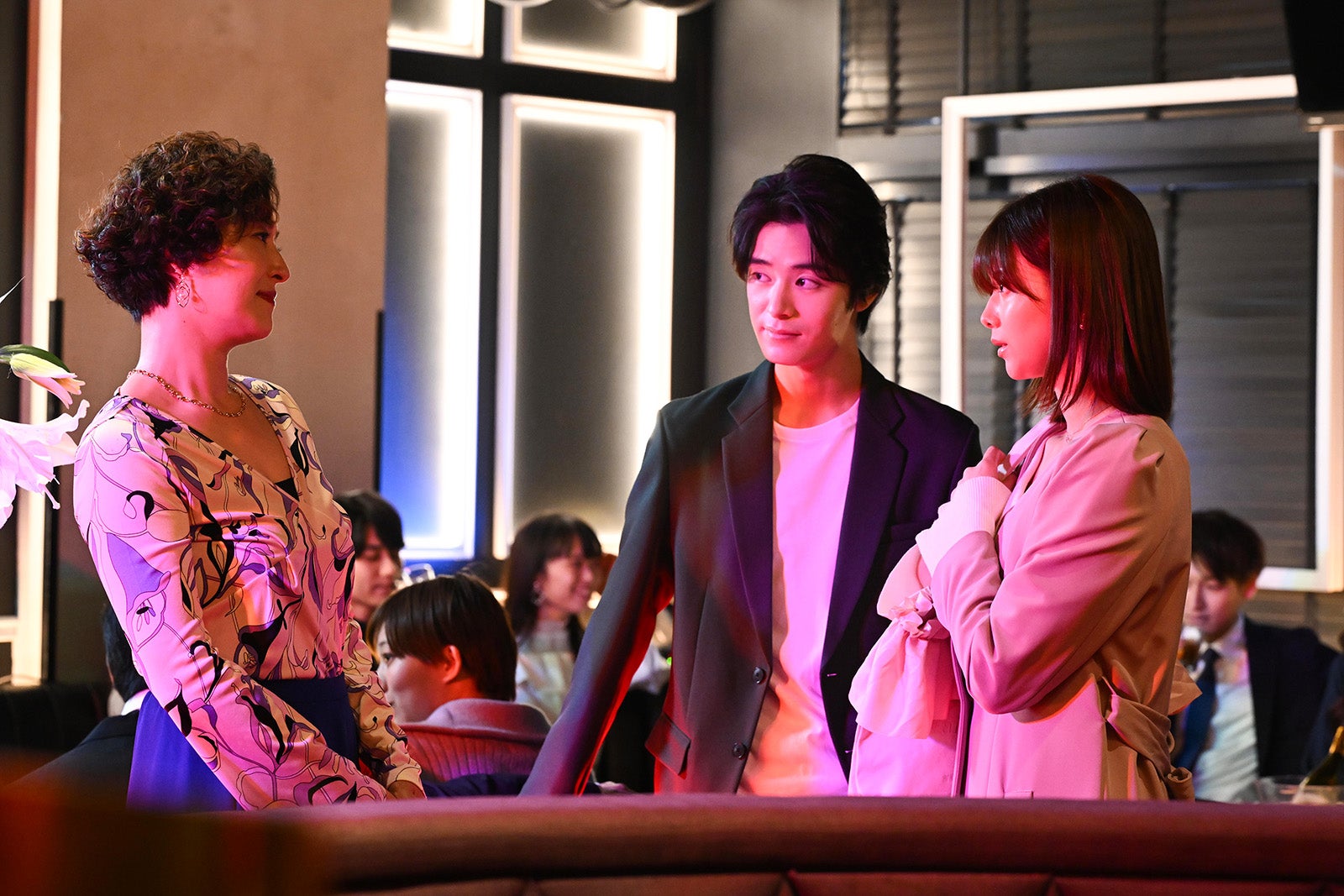 しゅはまはるみ、塩野瑛久、渡邉理佐「ブラックファミリア～新堂家の復讐～」第6話より（C）読売テレビ