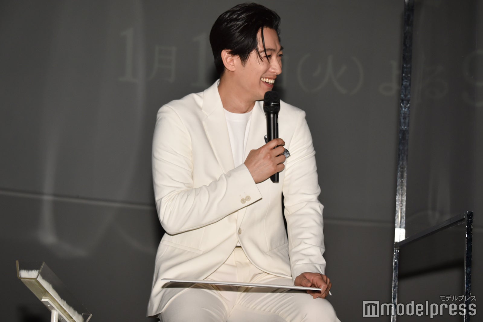 「遺品整理でこれだけは絶対に見られたくないもの」の回答を頑なに見せないディーン・フジオカ （C）モデルプレス