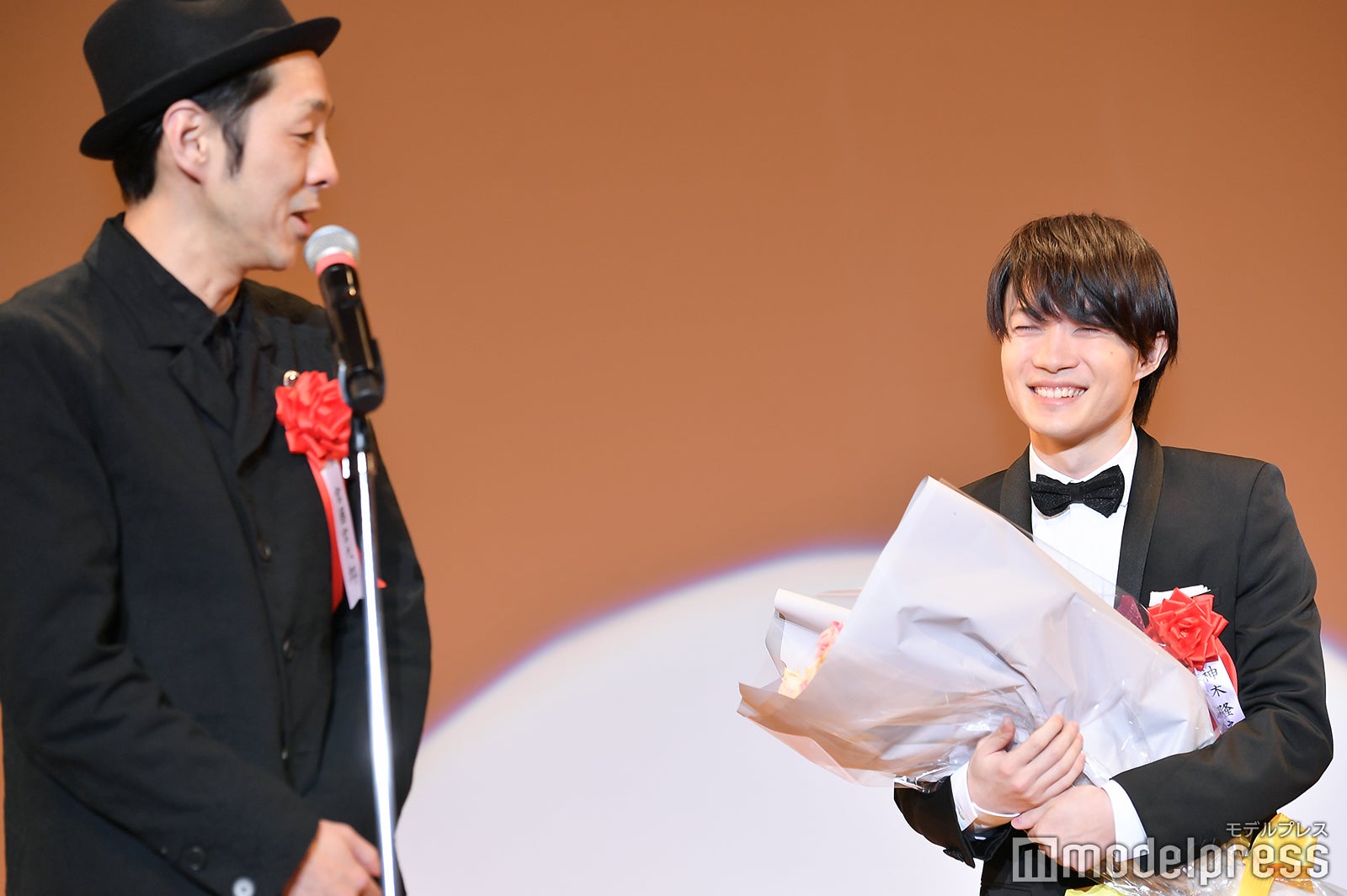 宮藤官九郎、神木隆之介（C）モデルプレス