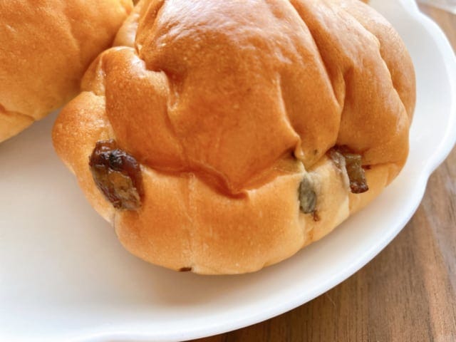 朝ごはんにもぴったりな7Pレーズンバターロール4個入