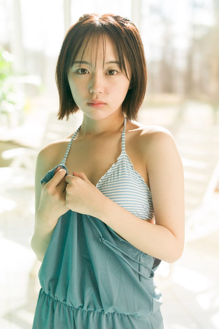 「なえなの1st写真集 なえとなえなの」収録カット(C)講談社/細居幸次郎