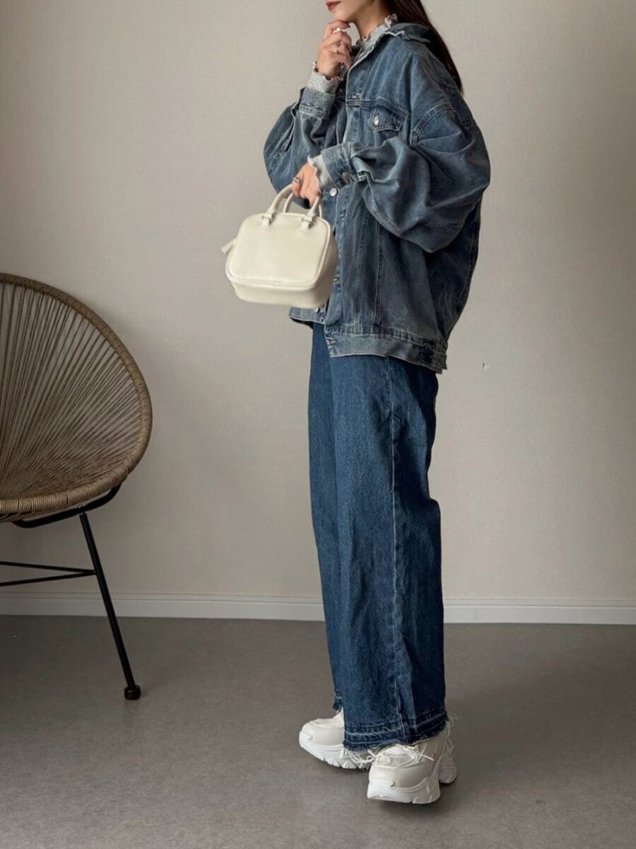 2026春大人女性おすすめ白スニーカーデニムonデニムコーデ