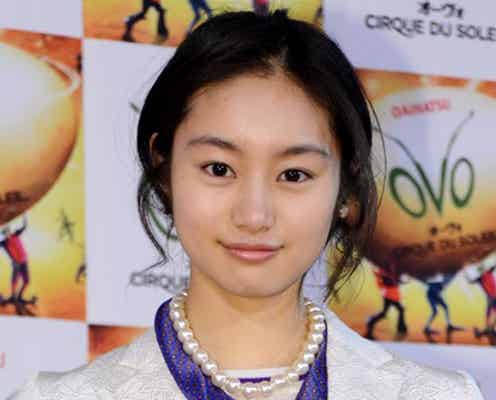 忽那汐里、男装風スタイルで魅了 ファンタジーな世界観に興奮