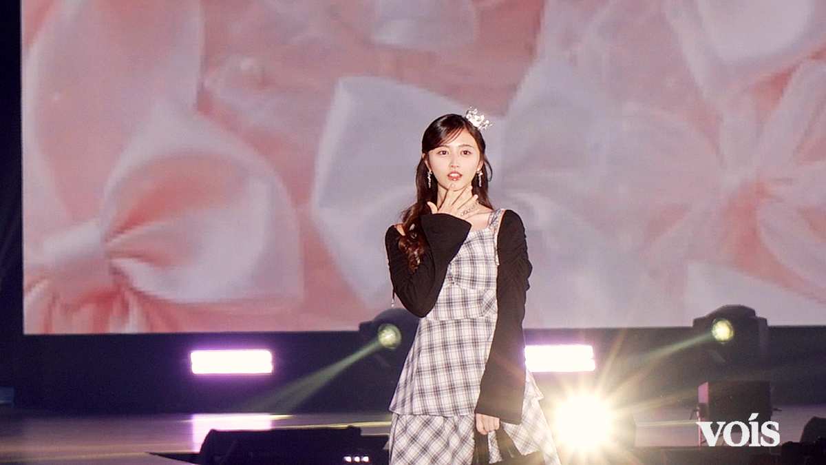 乃木坂46井上和、チェック柄キャミワンピ×黒カーデ 美しさ放つクラシカルガーリー