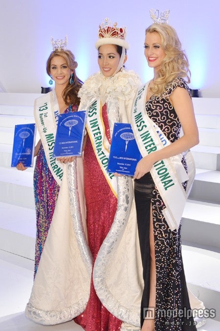 （左より）ナタリー・デン・デッカーさん（オランダ代表）、ベア・ローズ・サンチャゴさん（フィリピン代表）、ケイシー・ラドリーさん（ニュージーランド代表）