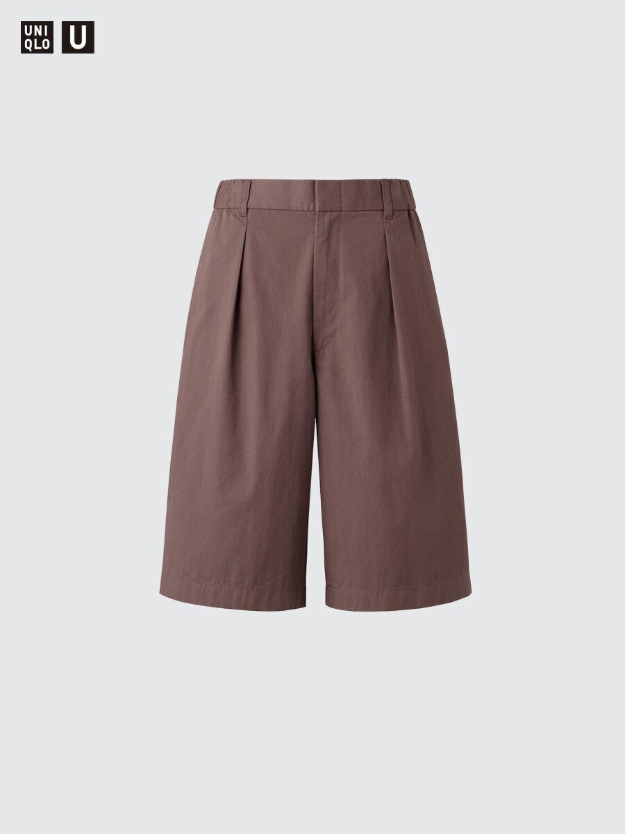 ブラウンのタック入りワイドショーツ