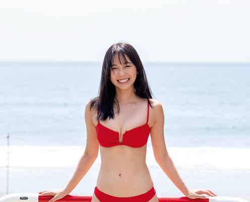 「仮面ライダーギーツ」志田音々、美バスト披露で大人な雰囲気「週刊FLASH」初表紙登場