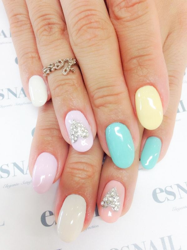 春定番のパステルカラーでポップな印象に（画像提供：esNAIL）