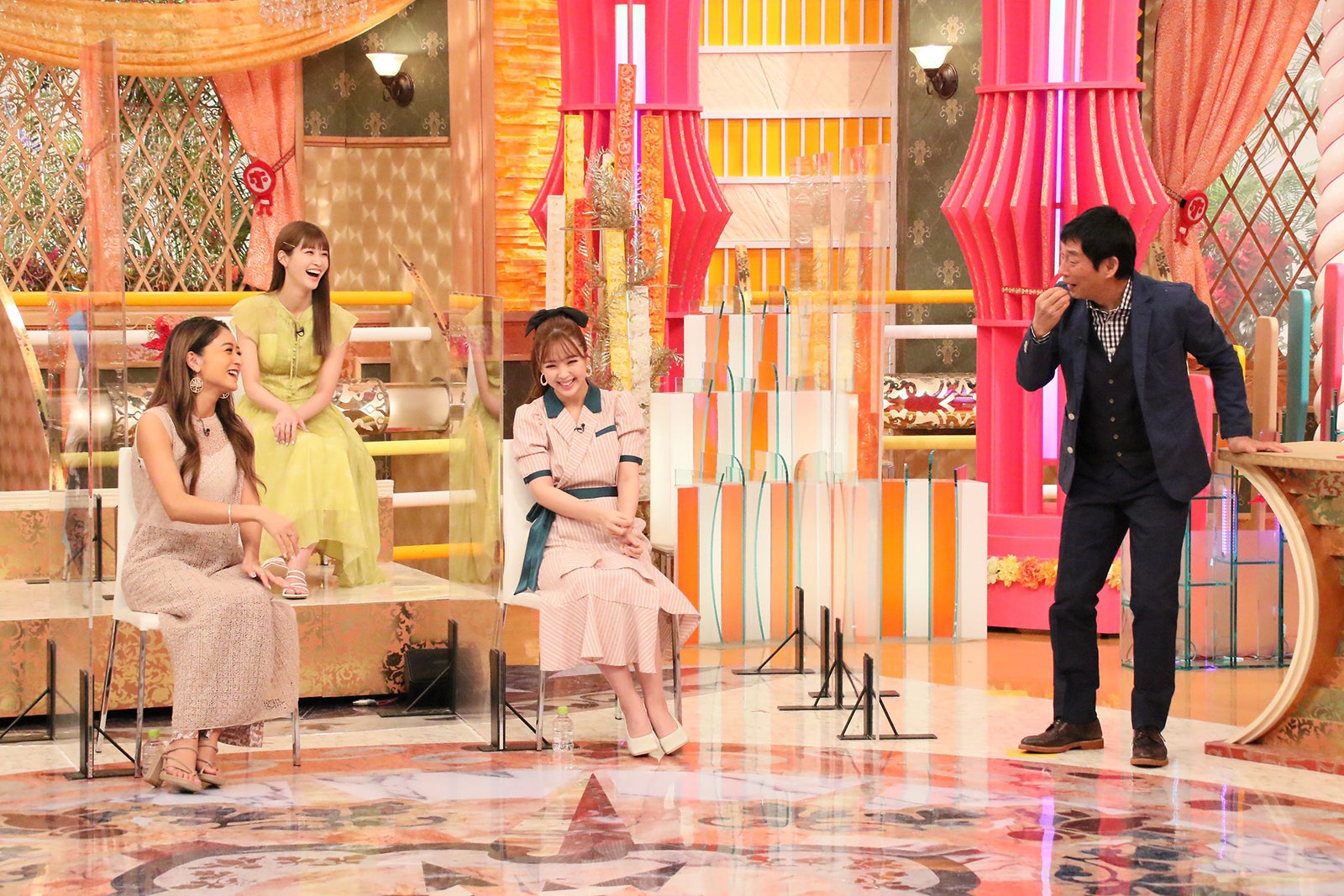 （左から）池田美優、生見愛瑠、藤田ニコル、明石家さんま （C）フジテレビ