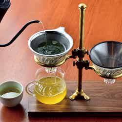ハンドドリップで一杯一杯丁寧に淹れる日本茶/画像提供:LIFEstyle