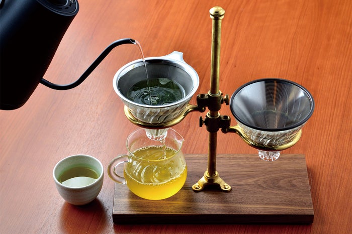 ハンドドリップで一杯一杯丁寧に淹れる日本茶／画像提供：LIFEstyle
