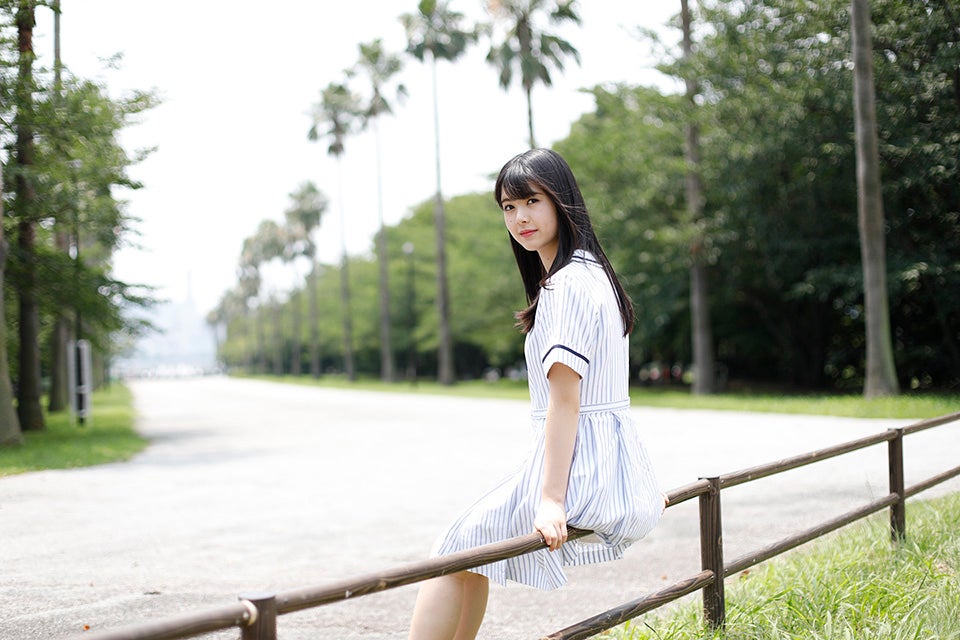 「夏のFree&Easy」（2014年7月発売の9thシングル）の衣装を着た筒井あやめ（提供写真）