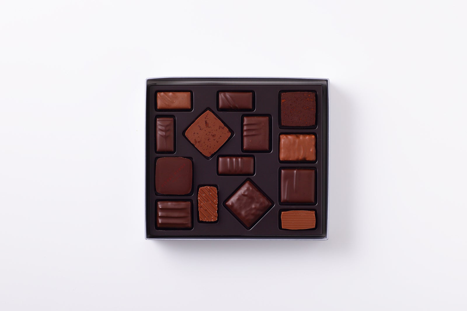 14個詰合わせ“アムール”：5,670円（税込）／画像提供：ピエール・エルメ・パリ