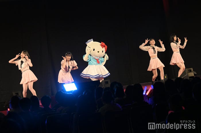 つばきファクトリー「2022 SANRIO FES」パフォーマンスの様子(C)モデルプレス