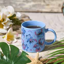 ホットティー税込690円(C)Disney