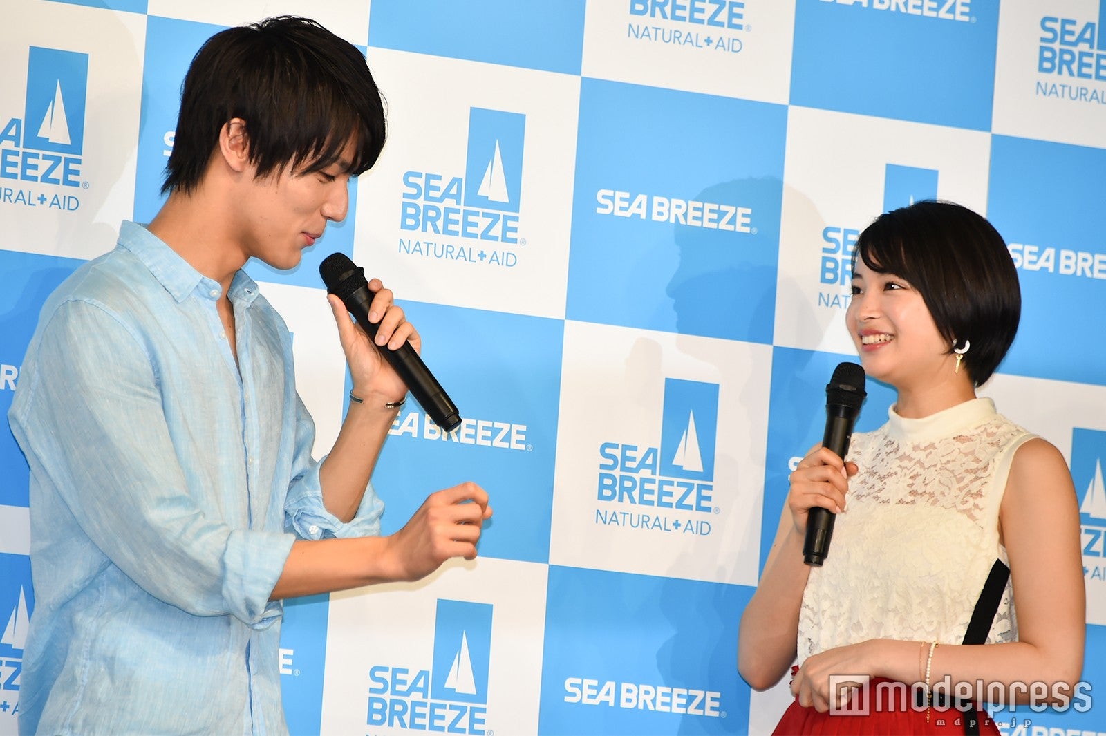 ハタチになったら契約書を書きたい中川大志、広瀬すず（C）モデルプレス