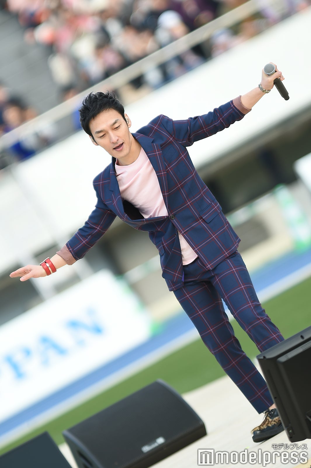 踊る草なぎ剛 （C）モデルプレス