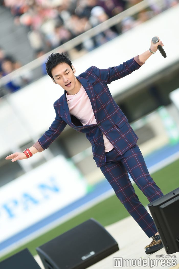 踊る草なぎ剛 (C)モデルプレス