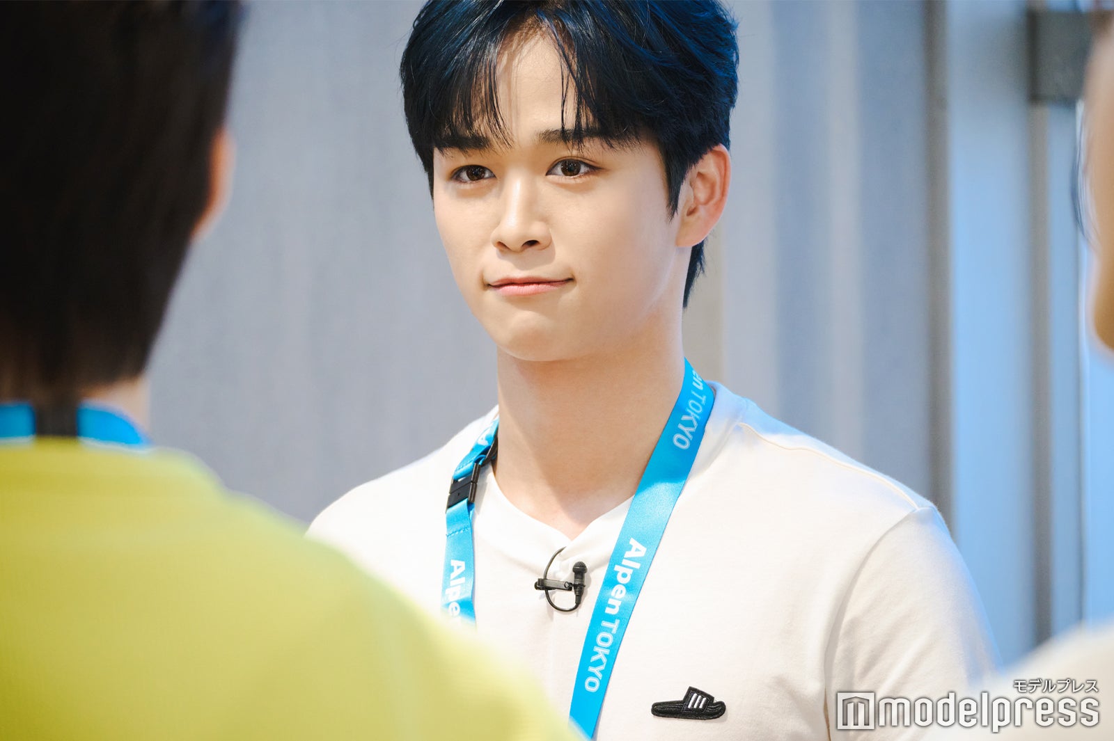 接客経験を活かそうと気合を入れる後藤（C）モデルプレス
