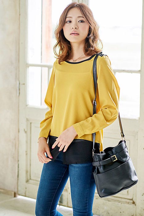 バイカラー切り替えシフォンブラウス「Pierrot」1,728円(税込)/画像提供:Pierrot