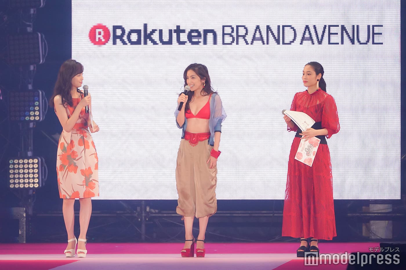 (左から)久慈暁子、中村アン、広瀬アリス(C)モデルプレス