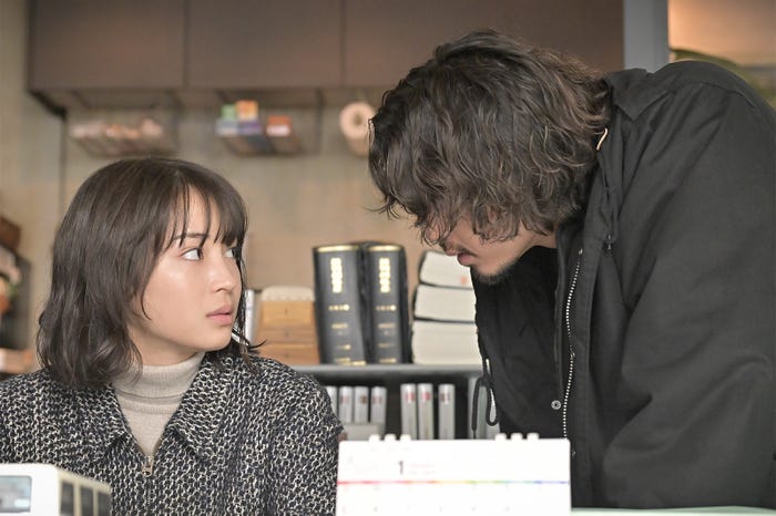 広瀬すず、磯村勇斗「クジャクのダンス、誰が見た?」第9話(C)TBS