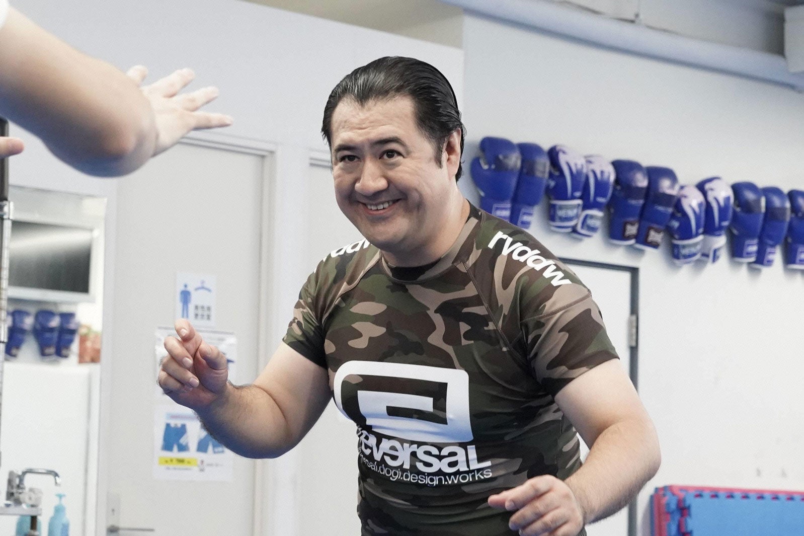 小出伸也 「SUITS／スーツ」第3話より（C）フジテレビ