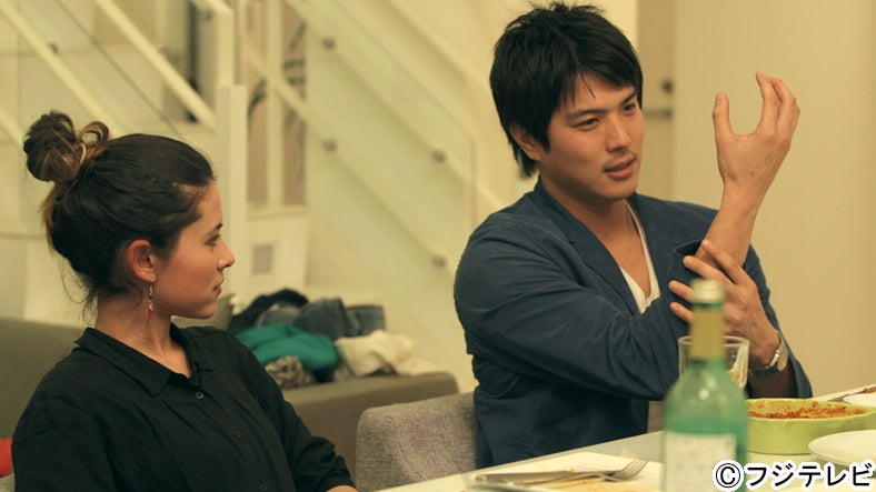 新メンバーのフランセス・スィーヒ（左）と保田賢也（右）／「テラスハウス」4月14日放送回より