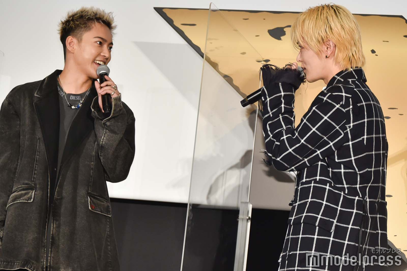 「NCT 127」と自己紹介した三山凌輝、すかさずツッコむ中本悠太 （C）モデルプレス