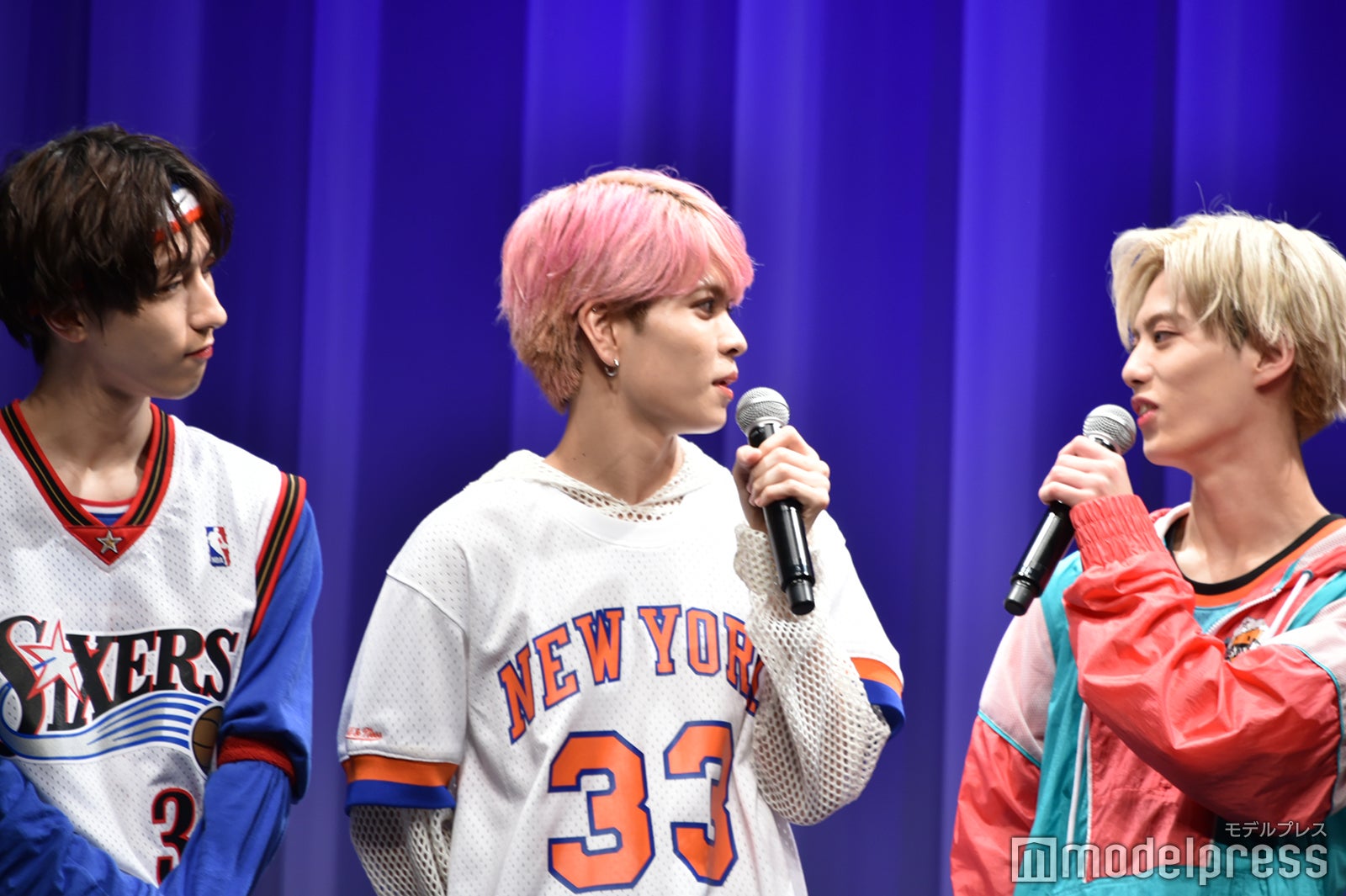 栗田航兵の「カンカン照り」のワードセンスに笑ってしまった小堀柊（C）モデルプレス