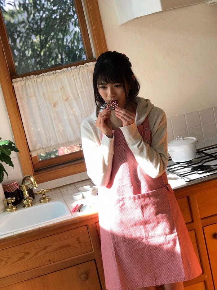 山田南実「BOMB」オフショット(画像提供:所属事務所)