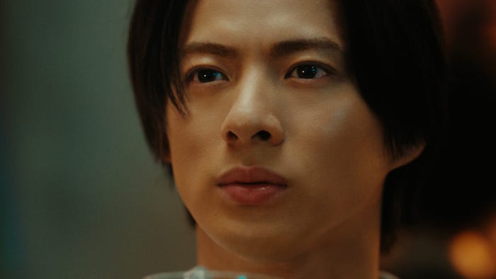 「平野紫耀はじめての翠ジンソーダ」篇より(提供写真)