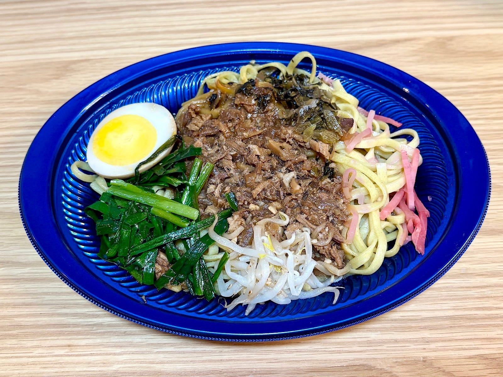 「成城石井自家製 五香粉を効かせた自家製魯肉の台湾風意麺」 647円(税込)