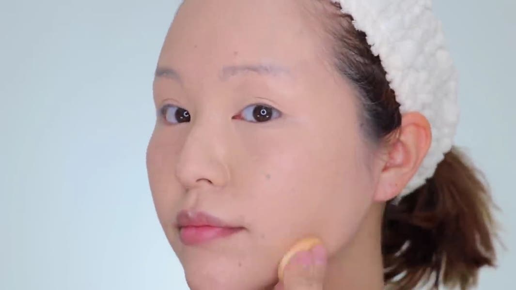 気になる部分には軽く叩くように