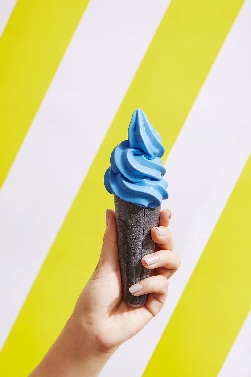 「Super ice Creamery」真っ青なヴィーガン生ソフト登場　季節のフルーツを使ったパフェも／画像提供：株式会社THINK GREEN PRODUCE