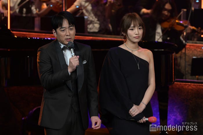 安住紳一郎、川口春奈(C)モデルプレス