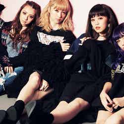 「JELLY」2月号に登場したE-girls（左から）坂東希、Shizuka、Ami、鷲尾伶菜、須田アンナ／画像提供：ぶんか社