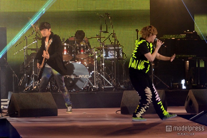 左から：イ・ジェジン、イ・ホンギ