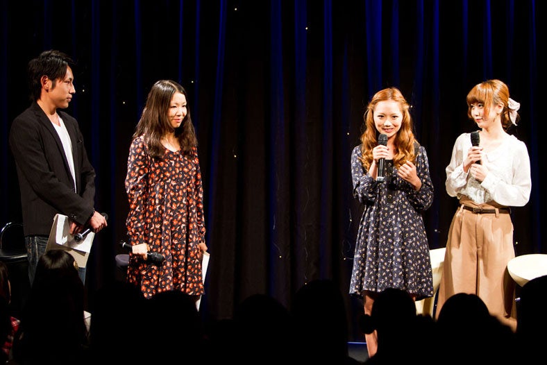 武智志穂、田中里奈（「ラフォーレファッションウィーク'11」より）