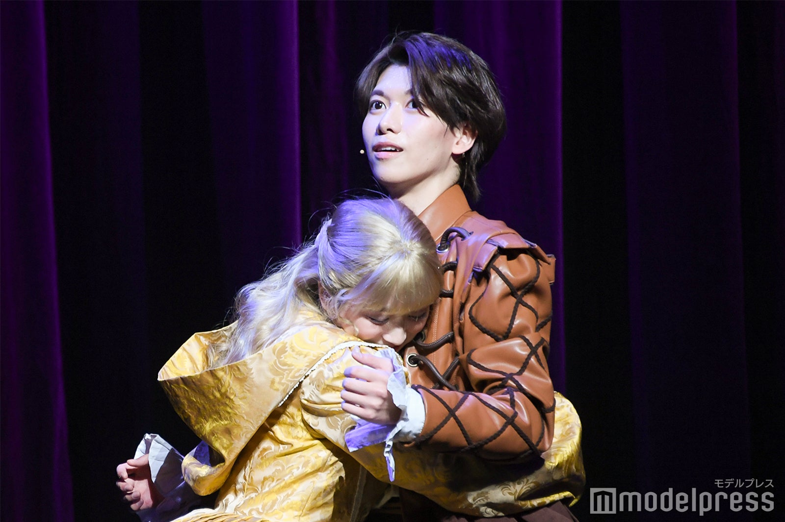 矢吹奈子、大東立樹（C）モデルプレス
