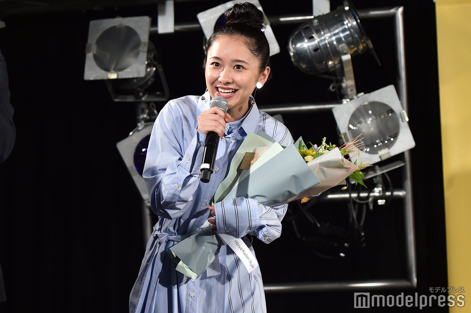 サプライズで駆けつけた堀田真由 （C）モデルプレス