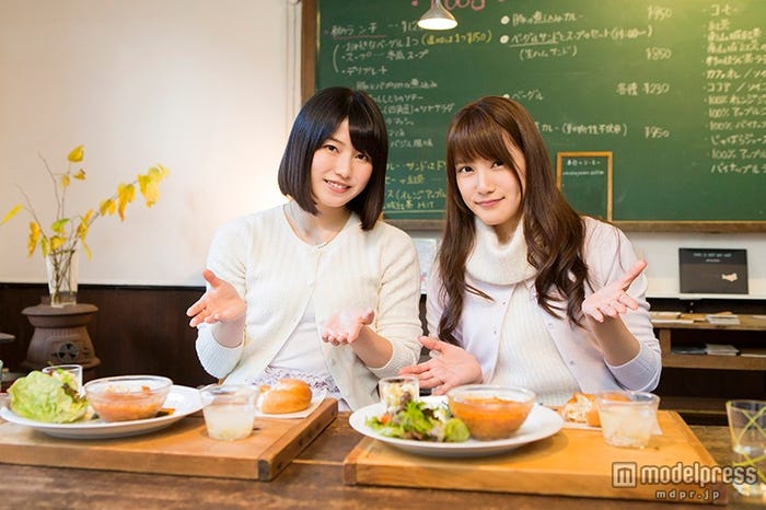 (左から)横山由依、入山杏奈(画像提供:関西テレビ)