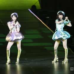 「となりのバナナ」/「AKB48 2013真夏のドームツアー~まだまだ、やらなきゃいけないことがある~」札幌ドーム公演より(C)AKS