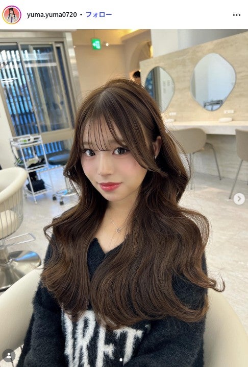 「今日好き」谷村優真（ゆま）、グレーのミニスカ×ニーハイソックスコーデ披露「新鮮」「完璧スタイル」の声