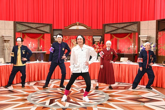 (左から)増田貴久、宮野真守、ふかわりょう、小芝風花、岡村隆史(C)日本テレビ